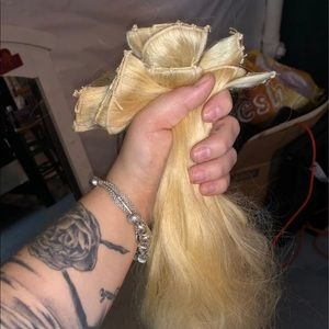 19” blonde hair extensions!!!